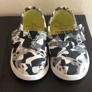 TOMS Sneakers